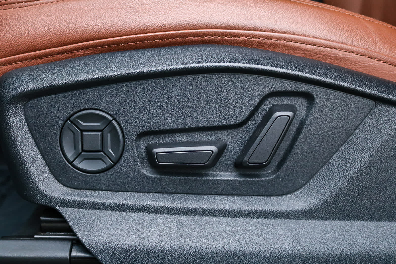 Thumbnail: 2023 Audi Q8 - 30