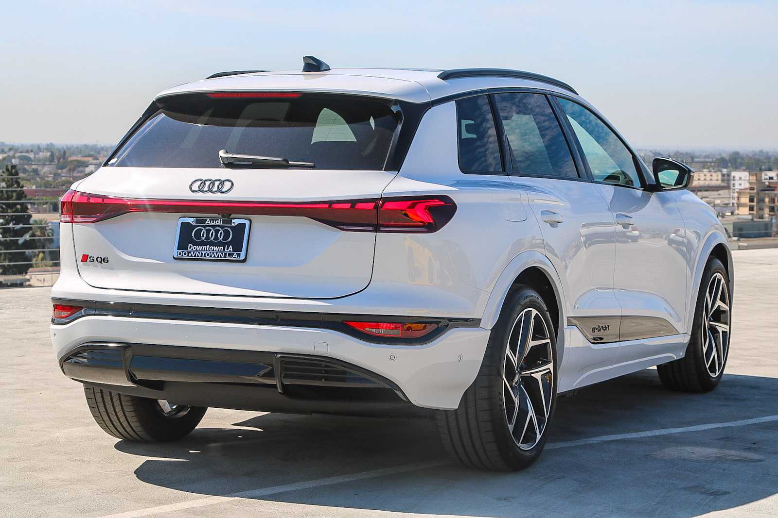 Thumbnail: 2025 Audi SQ6 e-tron - 6