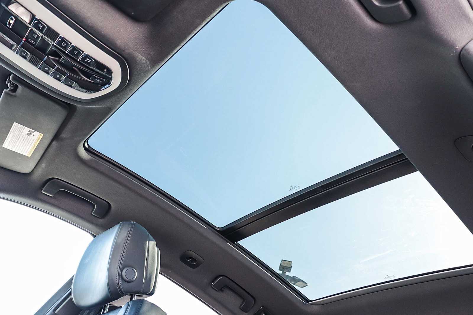 Thumbnail: 2023 Porsche Macan - 36