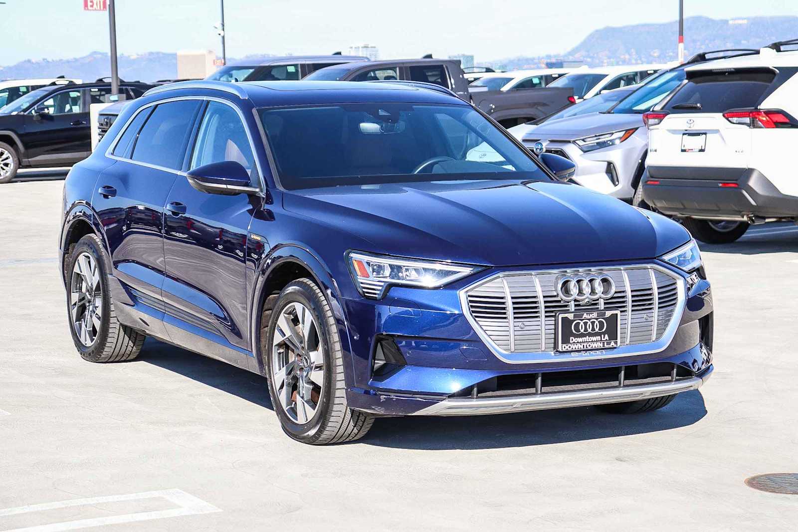 Thumbnail: 2022 Audi e-tron - 3