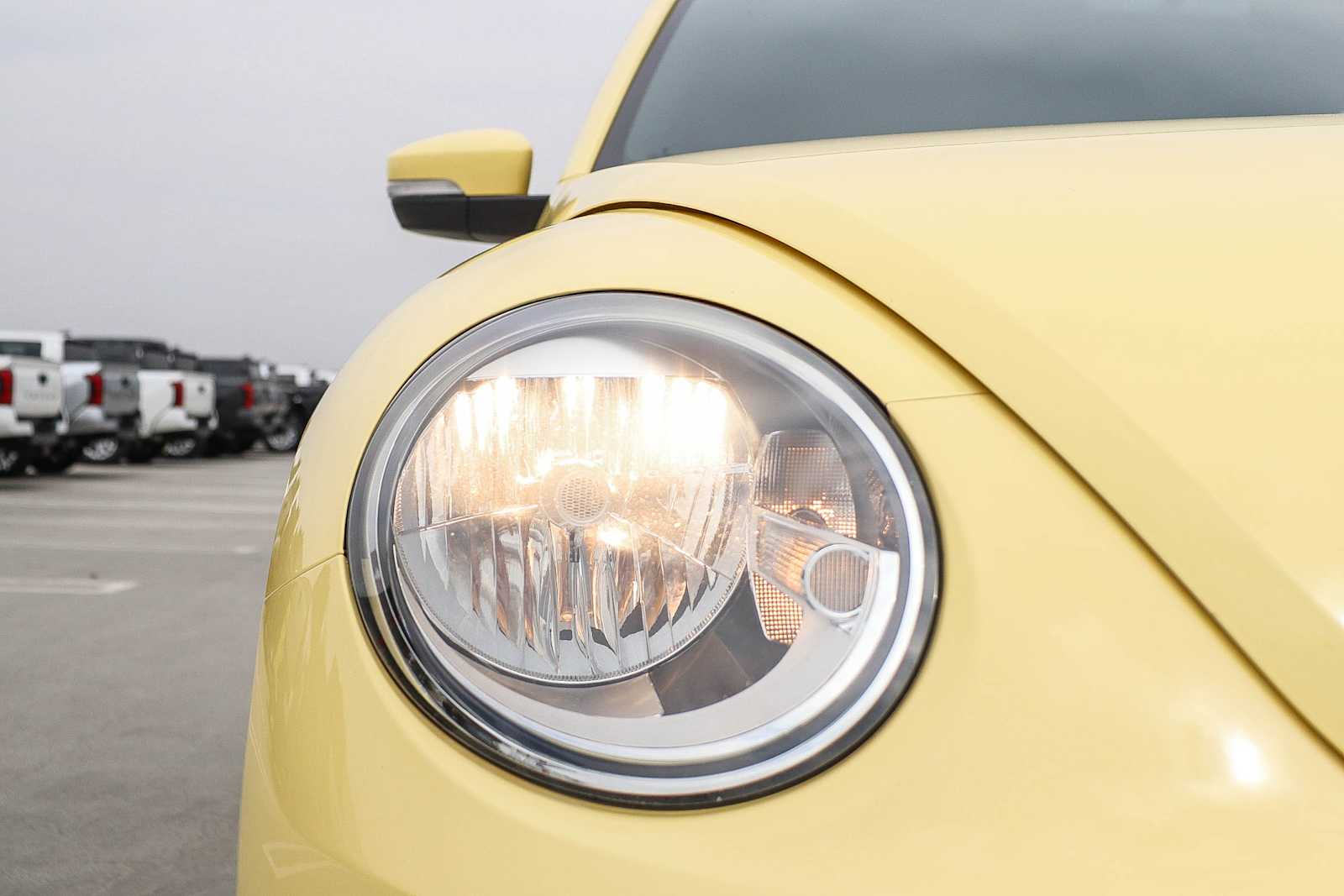 Thumbnail: 2012 Volkswagen Beetle - 9