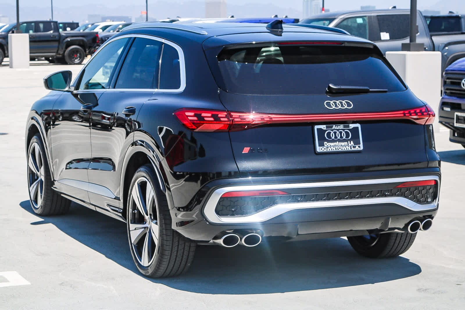 Thumbnail: 2025 Audi SQ5 - 8