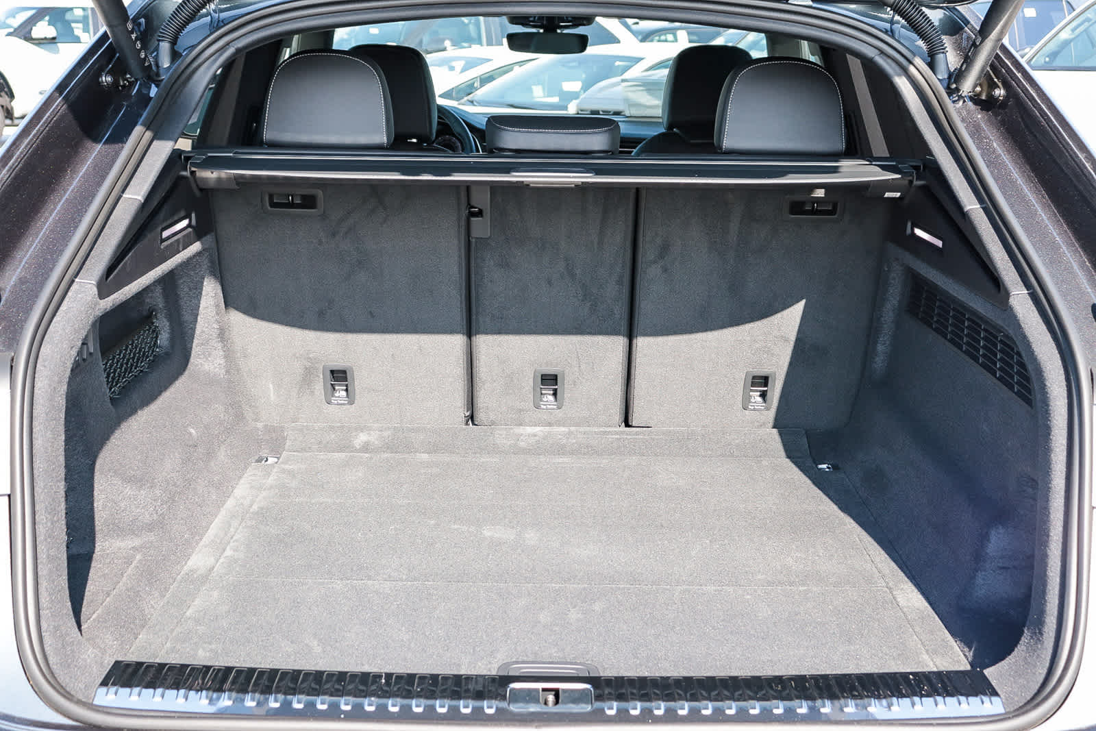 Thumbnail: 2026 Audi Q8 - 38