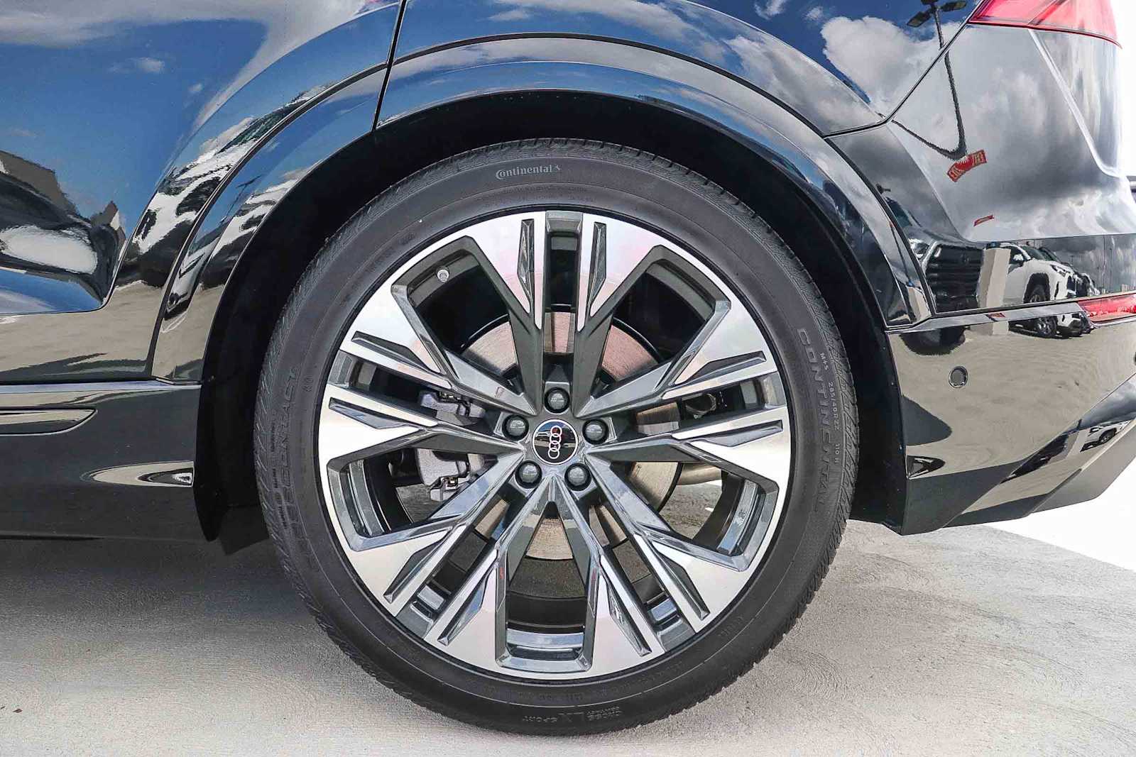 Thumbnail: 2026 Audi Q8 - 13