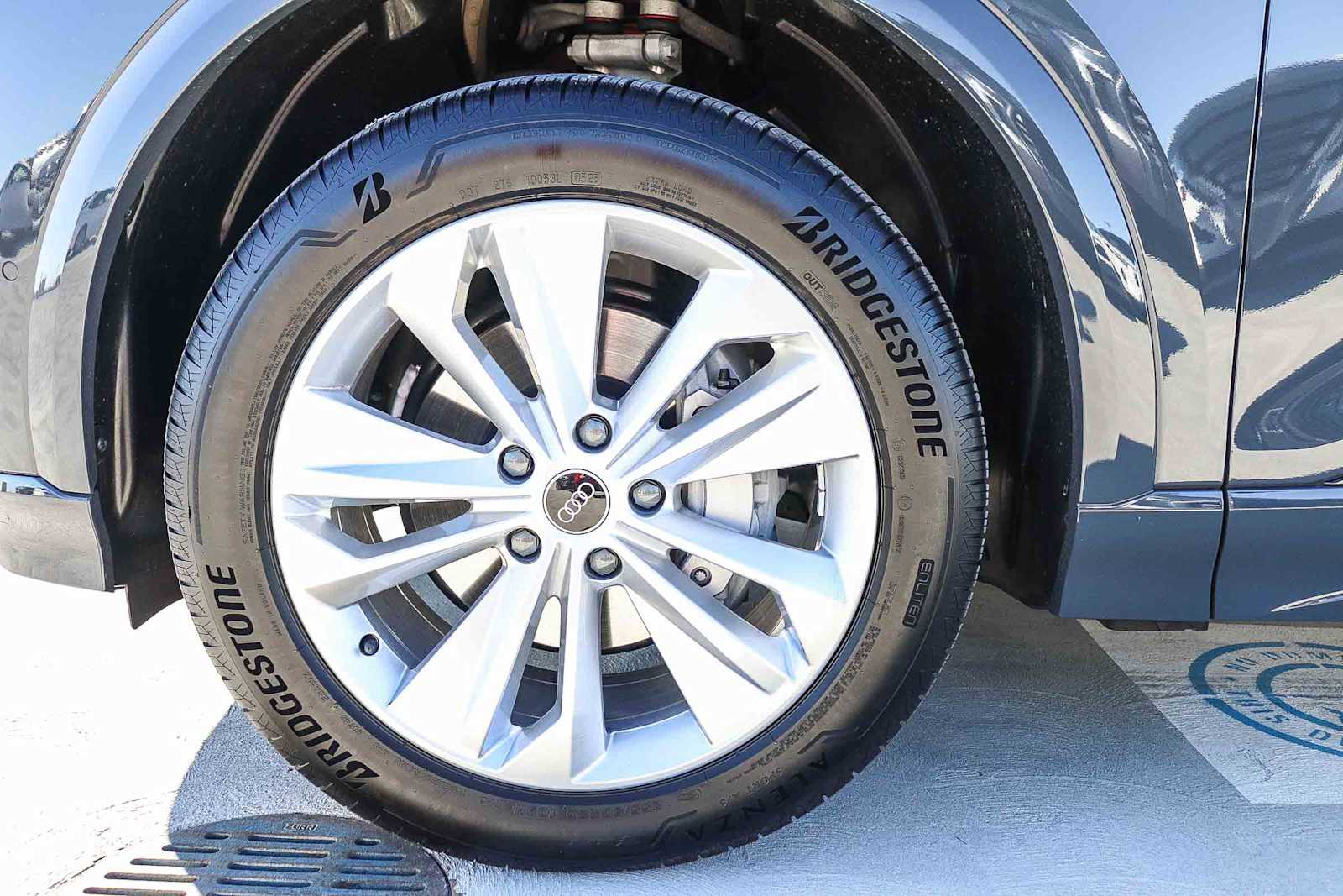 Thumbnail: 2025 Audi Q6 e-tron - 14