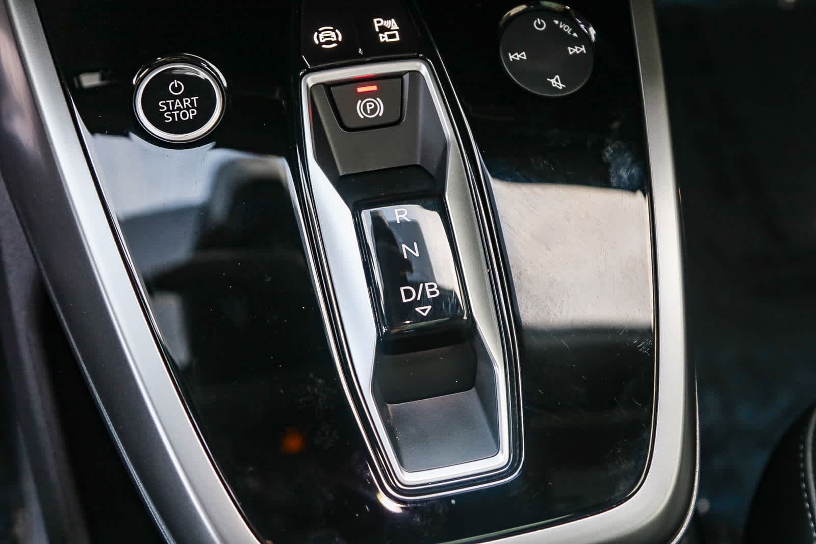 Thumbnail: 2024 Audi Q4 e-tron - 20