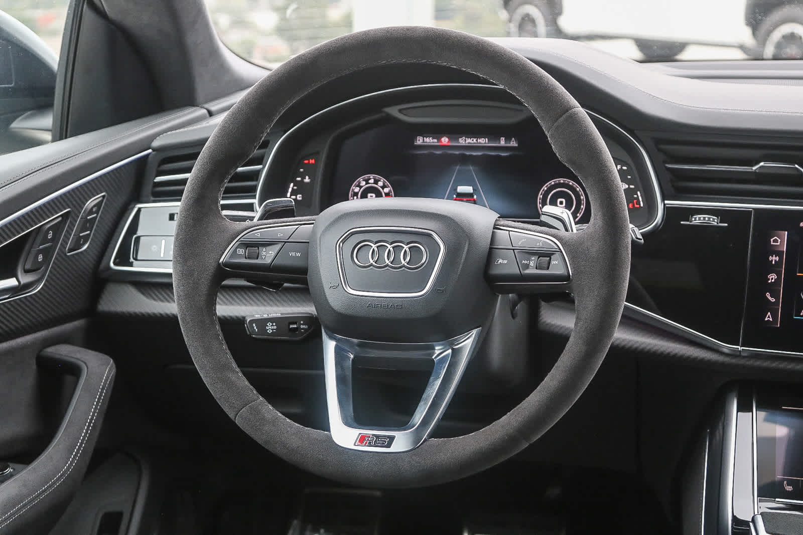 Thumbnail: 2025 Audi RS Q8 - 16