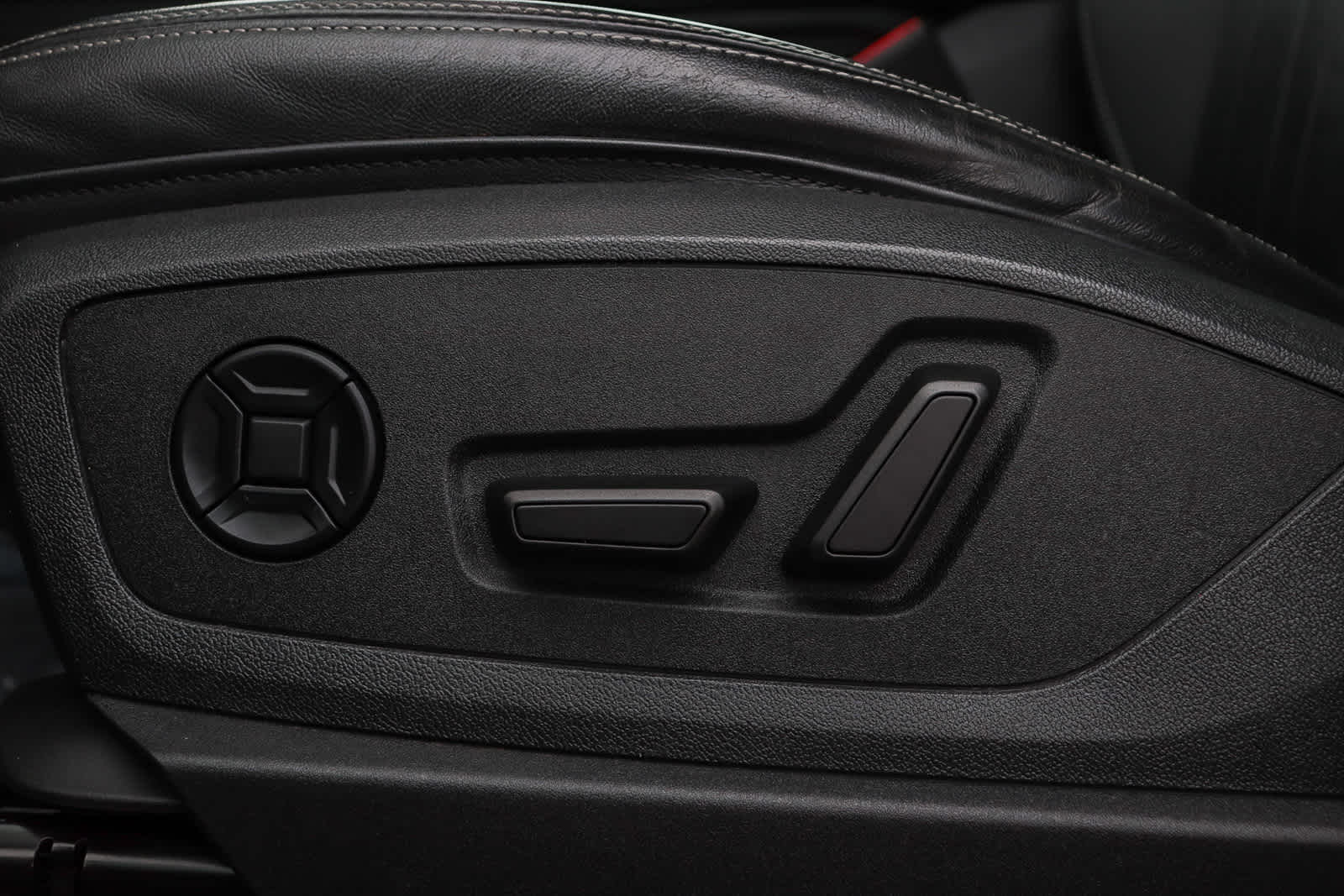 Thumbnail: 2022 Audi e-tron - 27