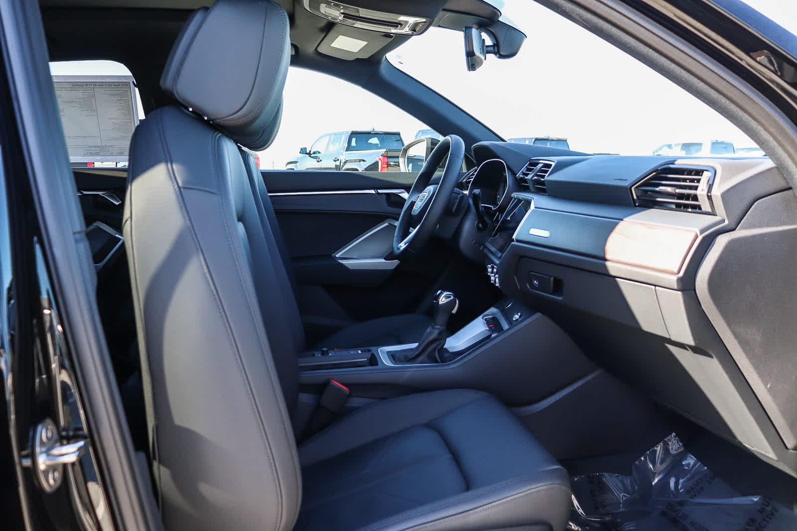 Thumbnail: 2025 Audi Q3 - 23