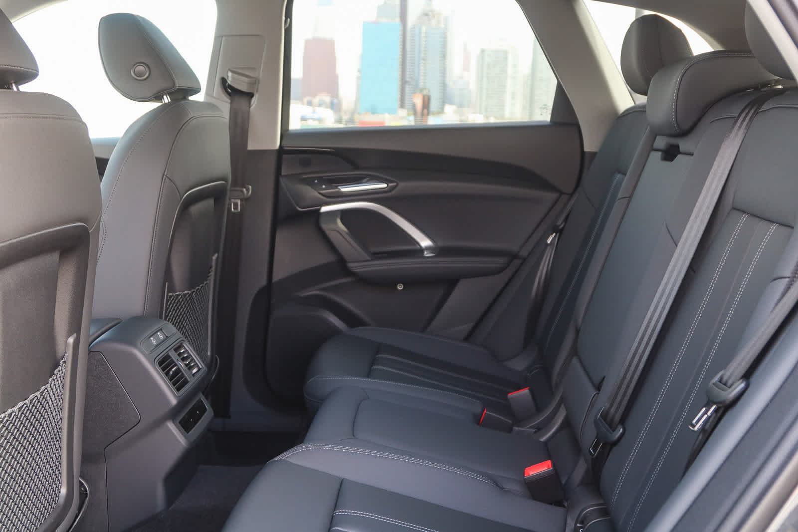 Thumbnail: 2025 Audi Q5 - 25