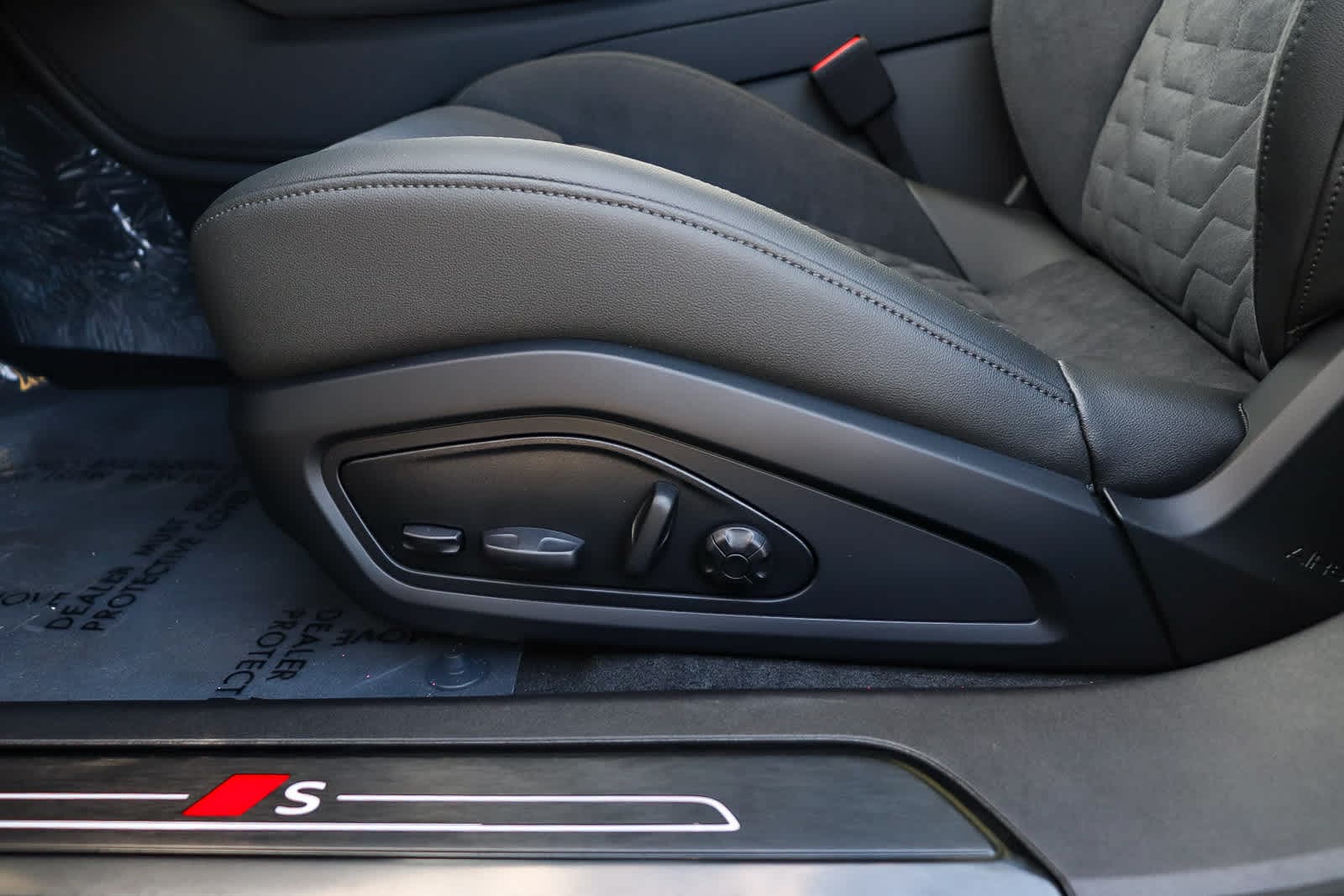 Thumbnail: 2026 Audi e-tron GT - 27