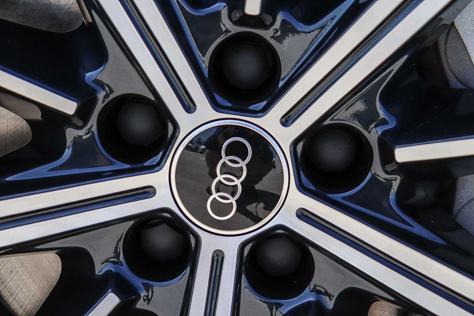 Thumbnail: 2026 Audi Q7 - 15