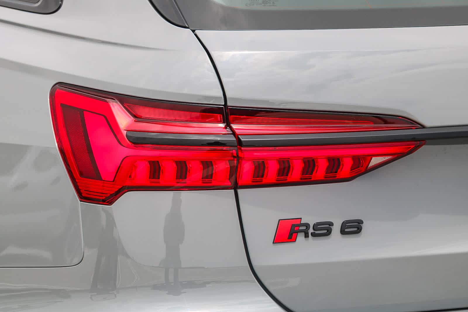 Thumbnail: 2025 Audi RS 6 - 10