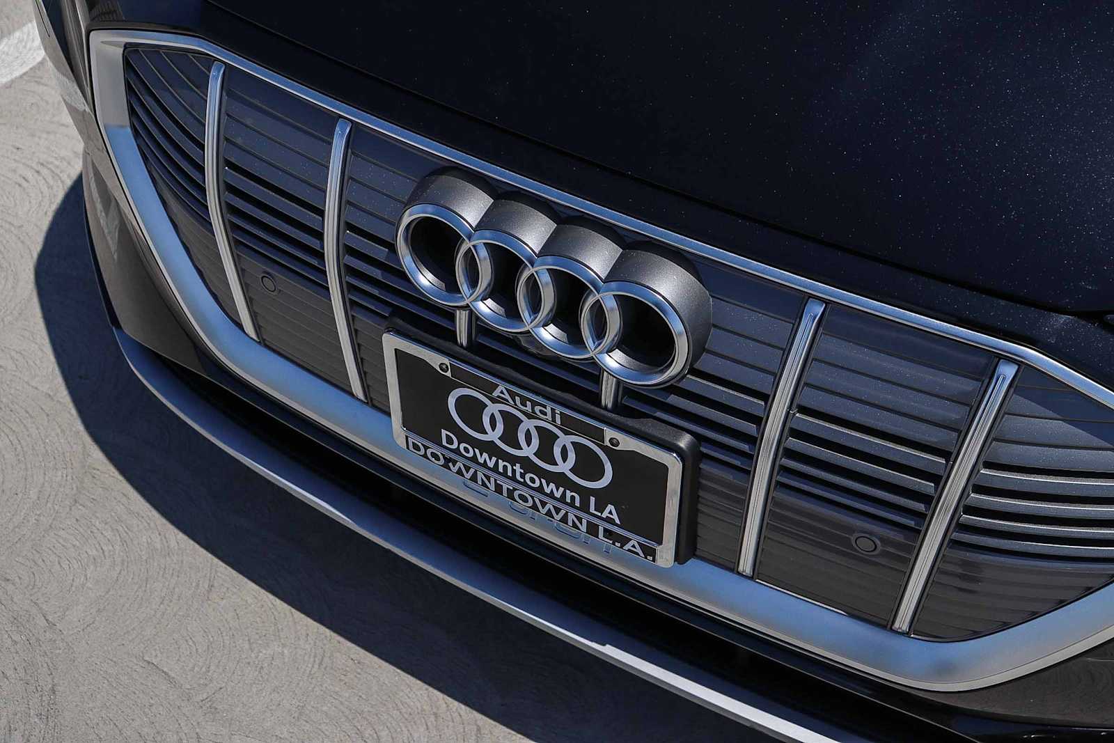 Thumbnail: 2023 Audi e-tron - 8