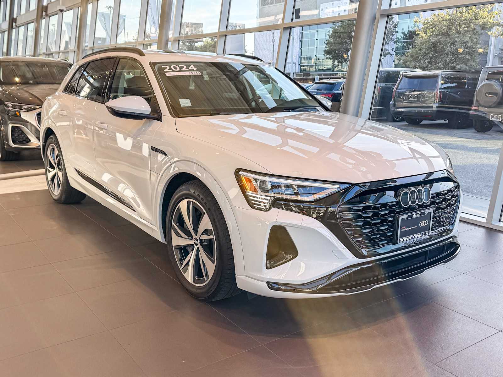 Thumbnail: 2024 Audi Q8 e-tron - 3