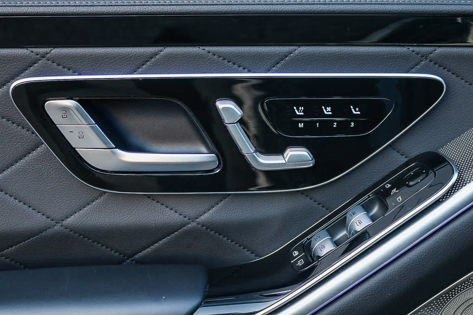 Thumbnail: 2022 Mercedes-Benz S-Class - 30