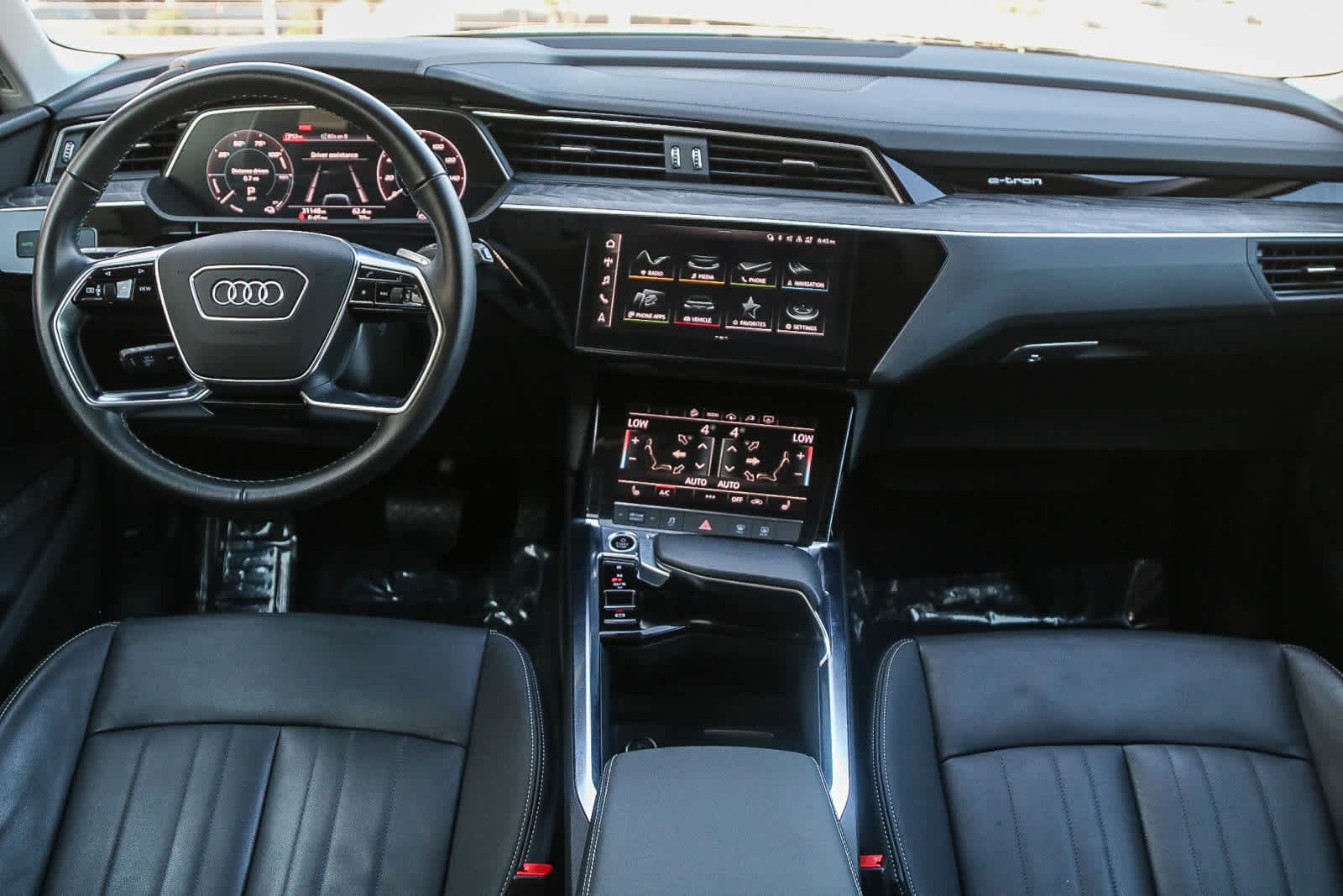 Thumbnail: 2022 Audi e-tron - 11