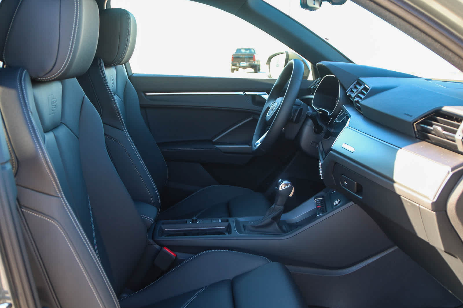 Thumbnail: 2025 Audi Q3 - 25