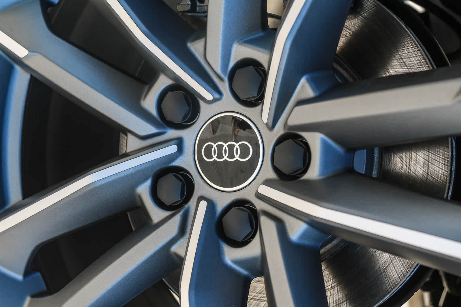 Thumbnail: 2025 Audi Q3 - 16