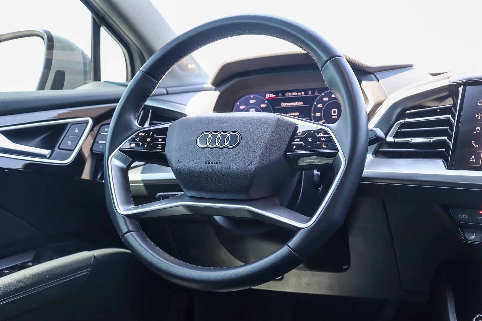 Thumbnail: 2023 Audi Q4 e-tron - 16