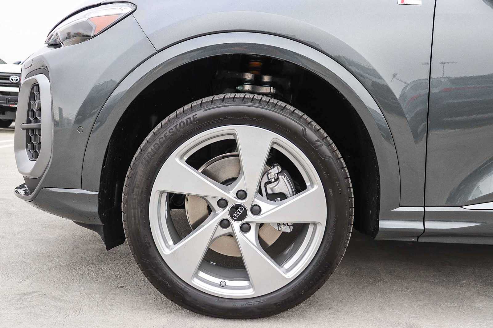 Thumbnail: 2025 Audi Q5 - 14