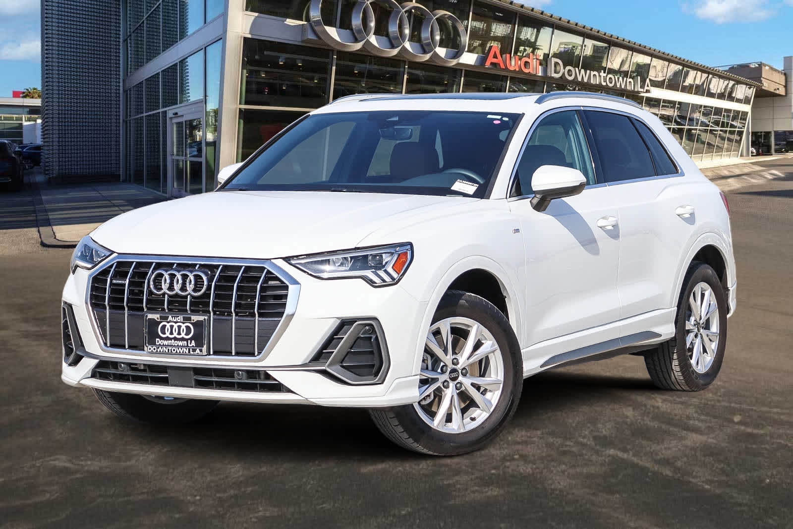 Thumbnail: 2023 Audi Q3 - 1