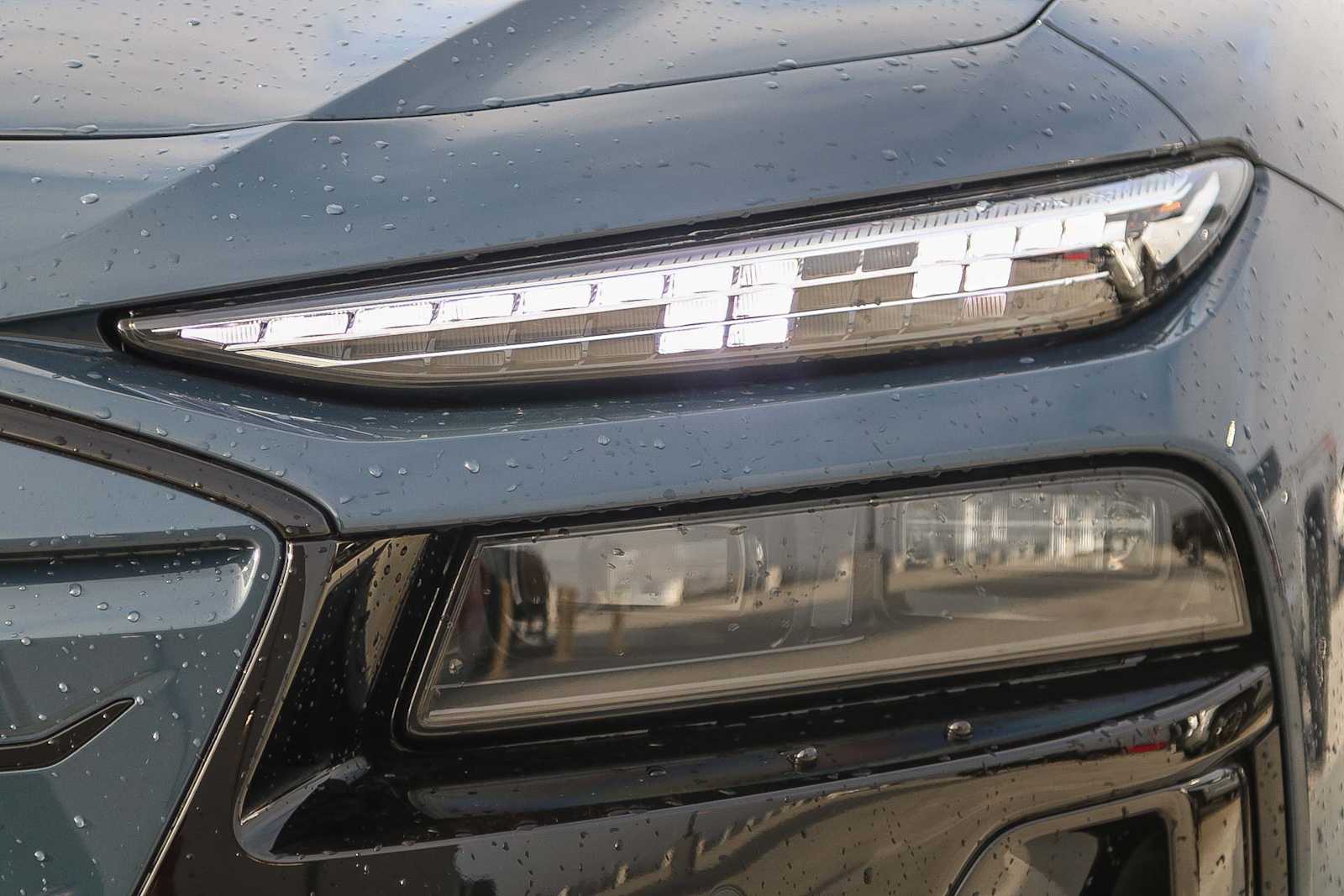 Thumbnail: 2025 Audi e-tron S - 4
