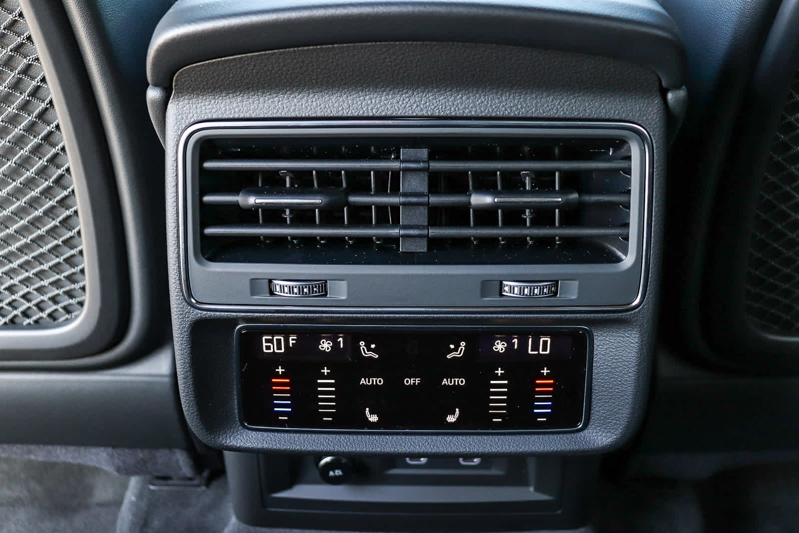 Thumbnail: 2026 Audi Q8 - 26