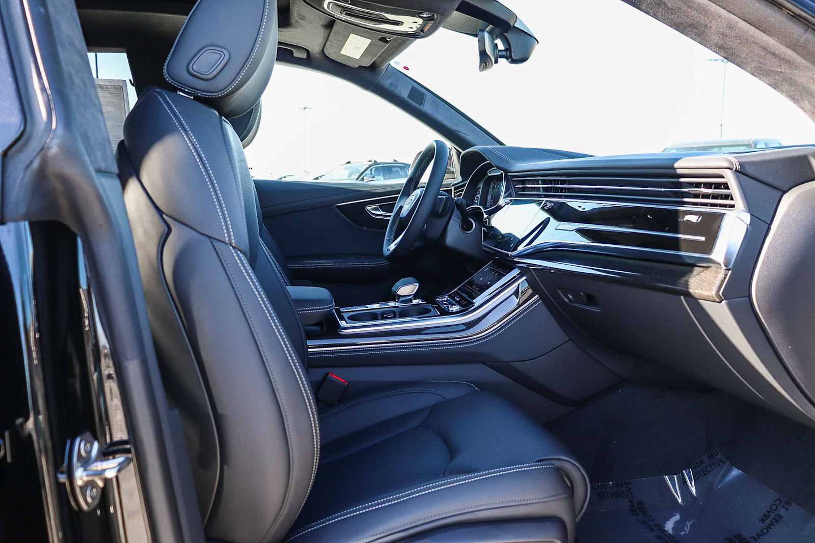 Thumbnail: 2026 Audi Q8 - 22