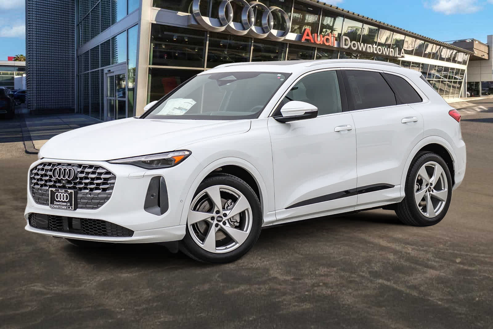 Thumbnail: 2025 Audi Q5 - 1