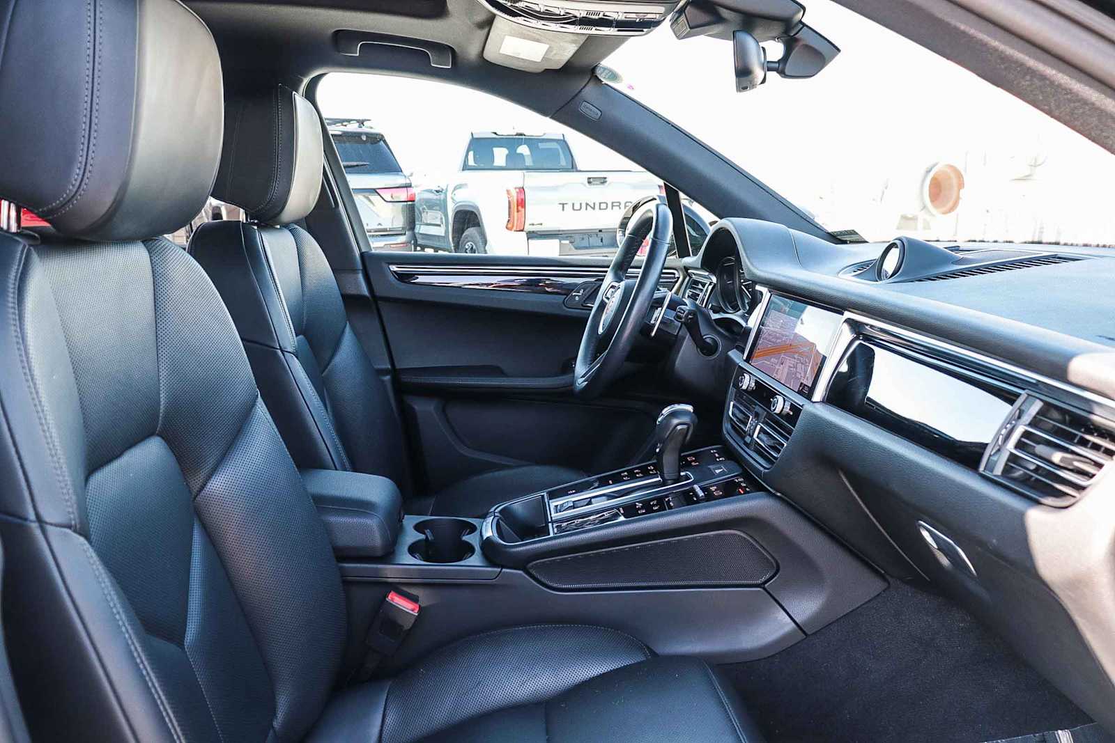 Thumbnail: 2023 Porsche Macan - 18