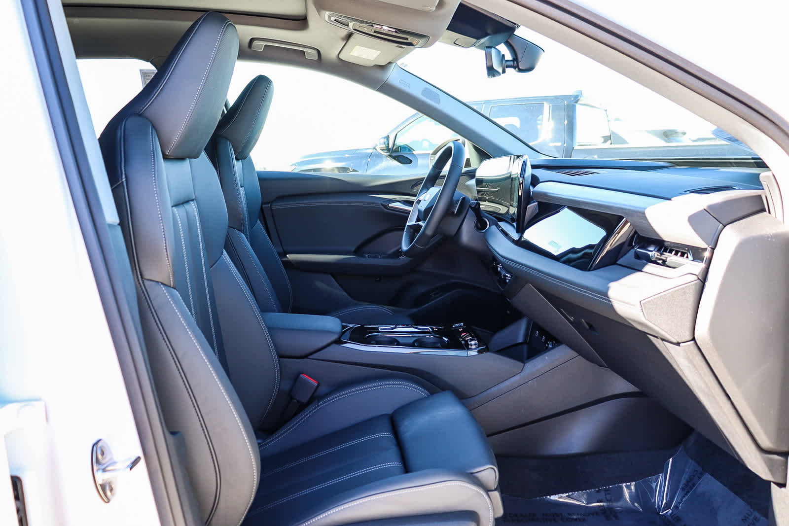 Thumbnail: 2025 Audi Q6 e-tron - 21