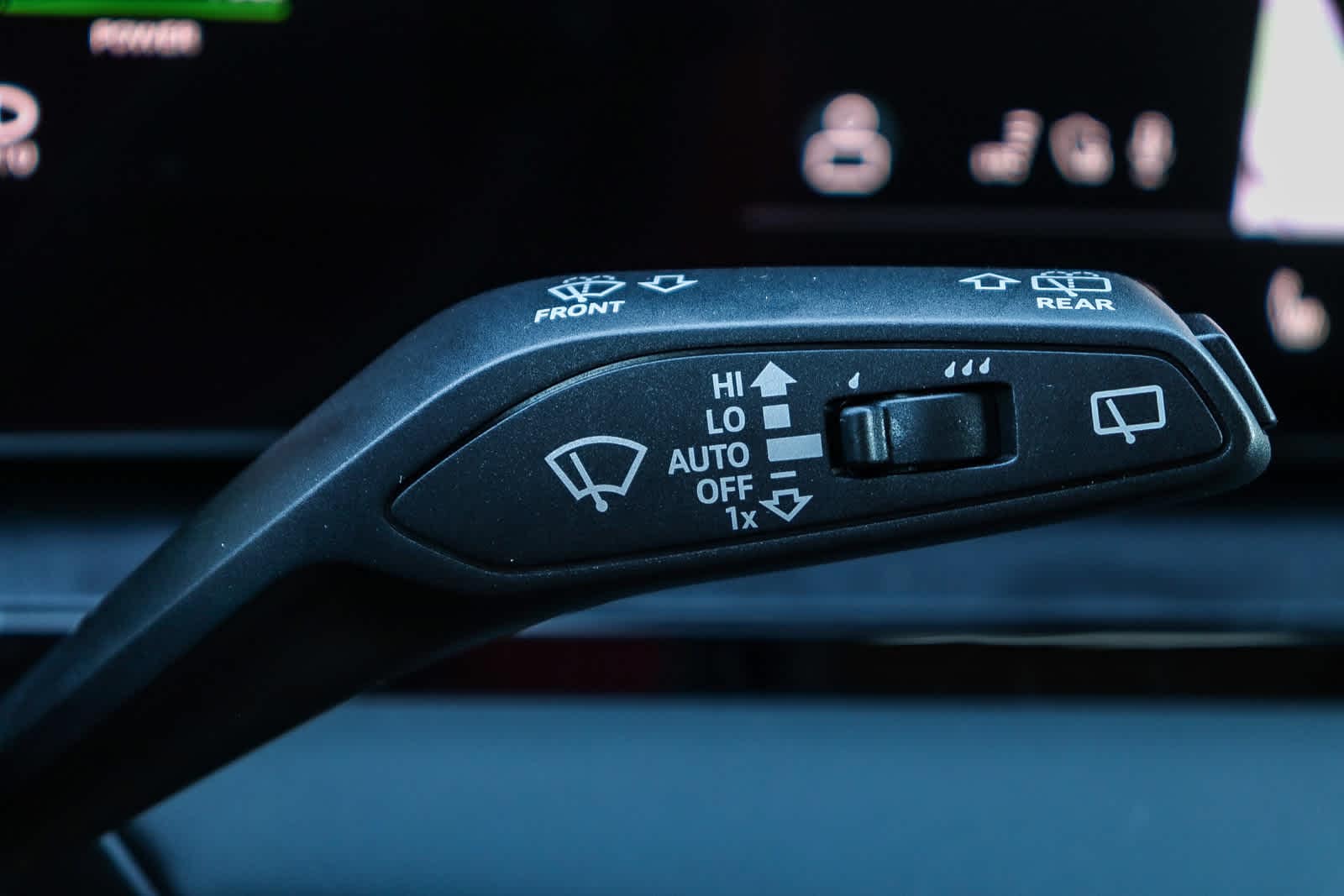 Thumbnail: 2025 Audi Q6 e-tron - 31