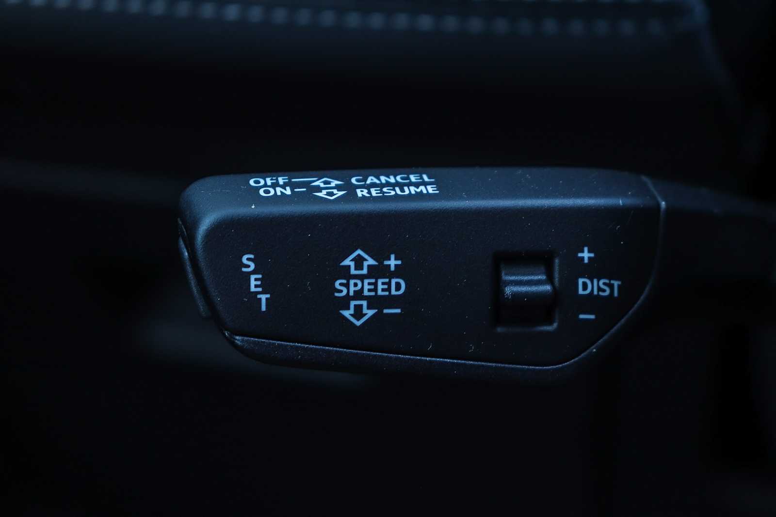 Thumbnail: 2025 Audi Q6 e-tron - 30