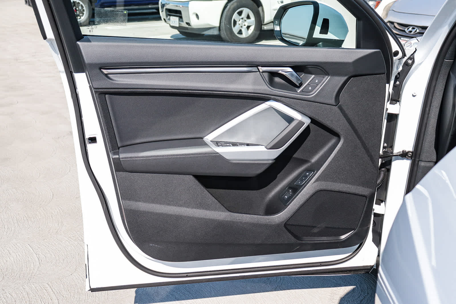 Thumbnail: 2025 Audi Q3 - 28