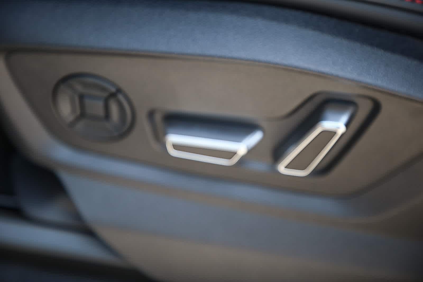 Thumbnail: 2025 Audi RS Q8 - 26