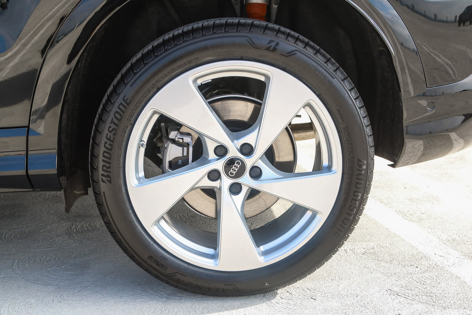 Thumbnail: 2025 Audi Q5 - 13