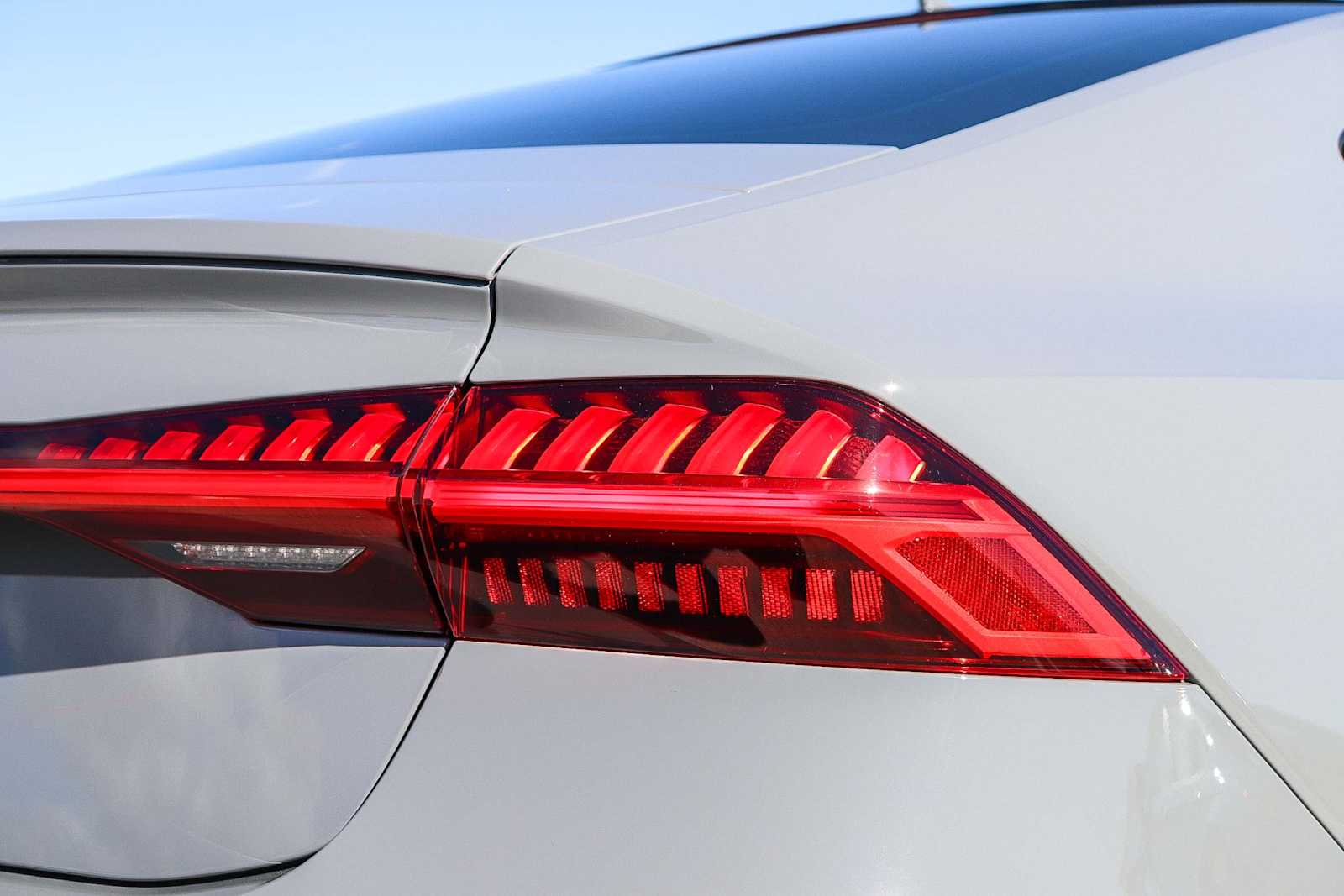 Thumbnail: 2023 Audi RS 7 - 10