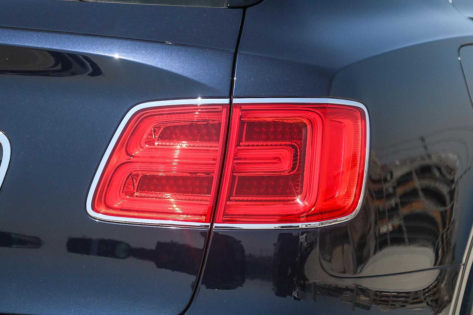 Thumbnail: 2019 Bentley Bentayga - 10