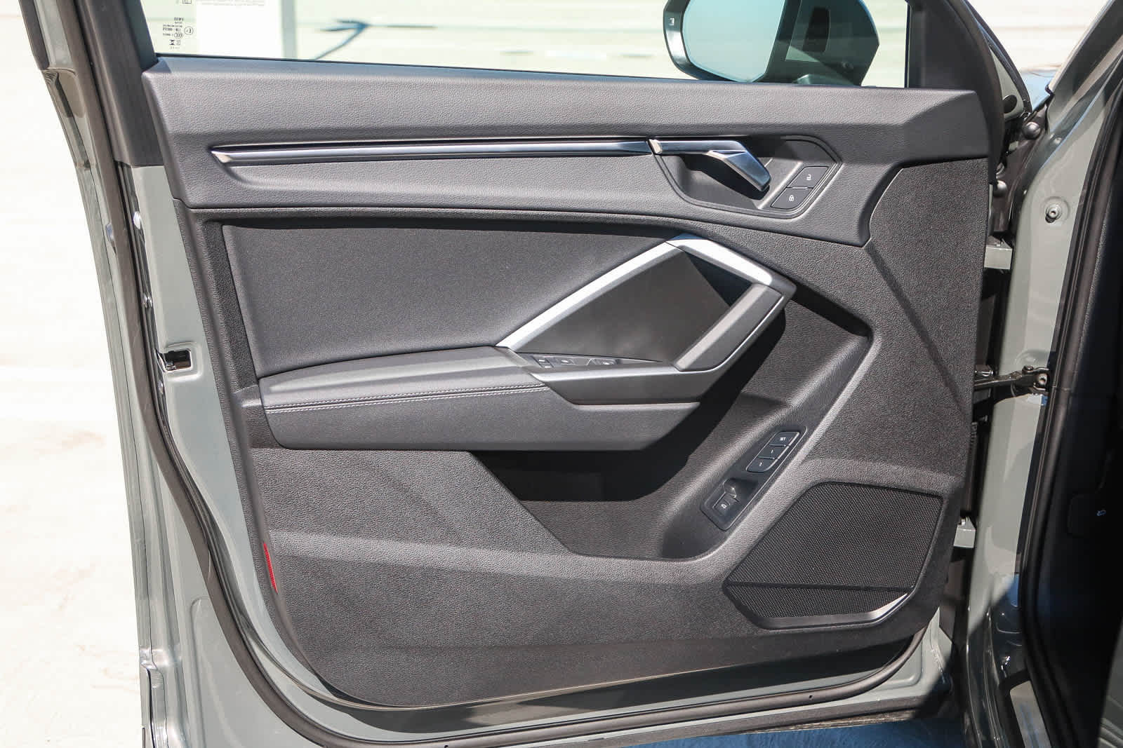 Thumbnail: 2025 Audi Q3 - 33