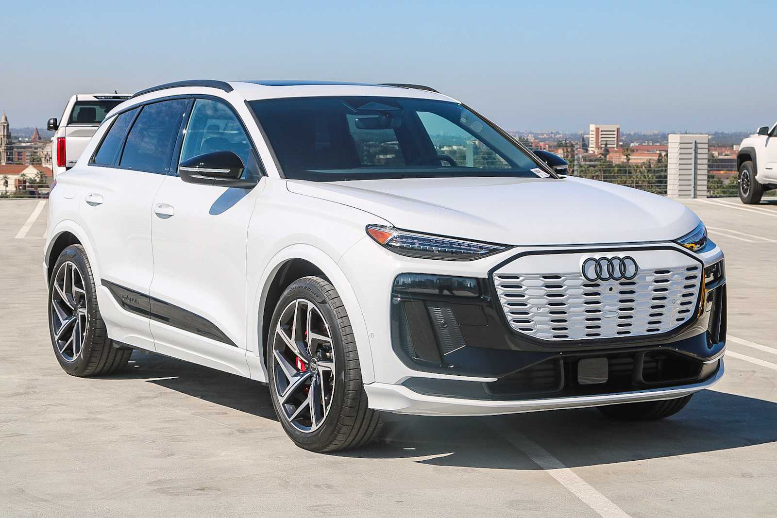 Thumbnail: 2025 Audi SQ6 e-tron - 3