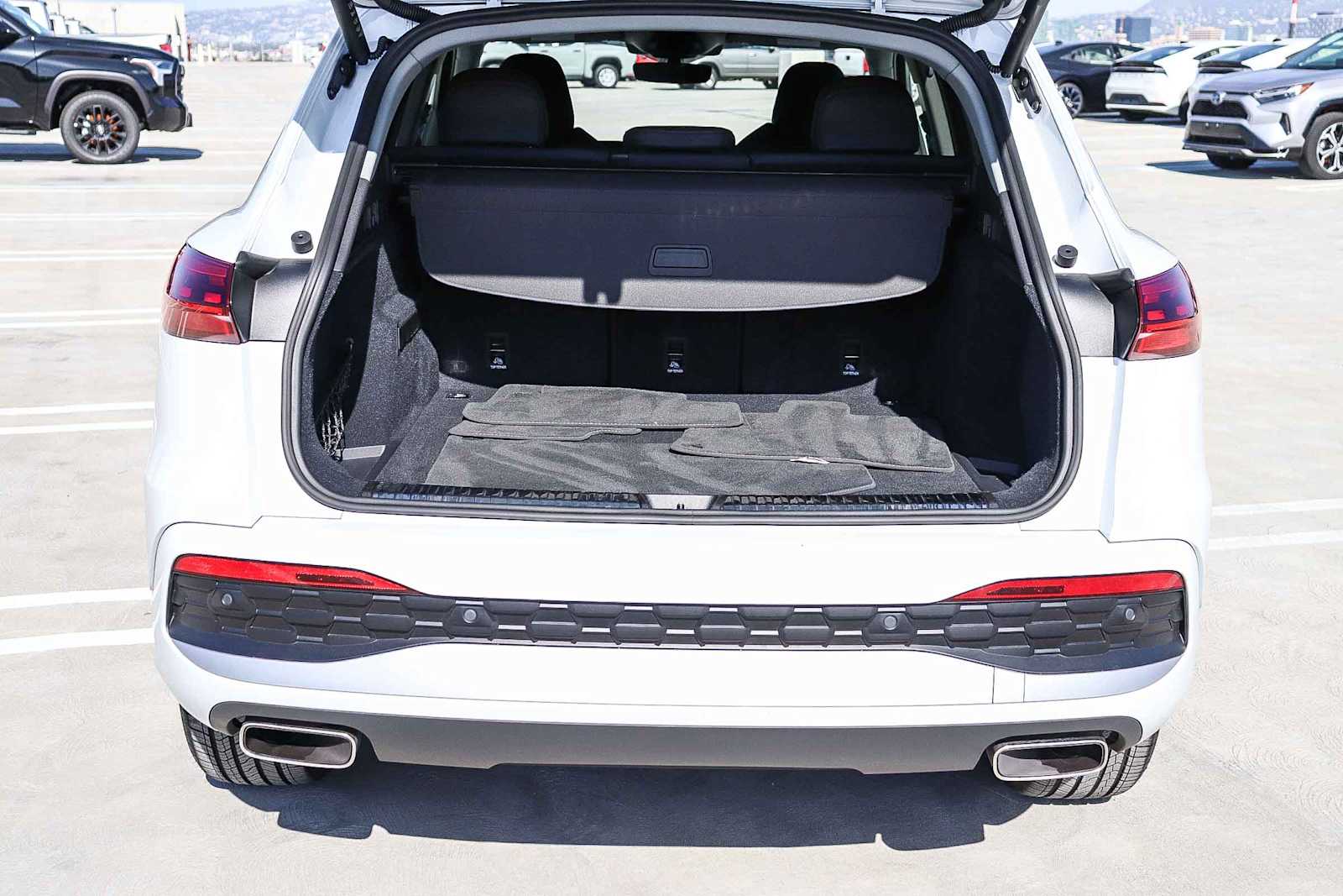 Thumbnail: 2025 Audi Q5 - 36