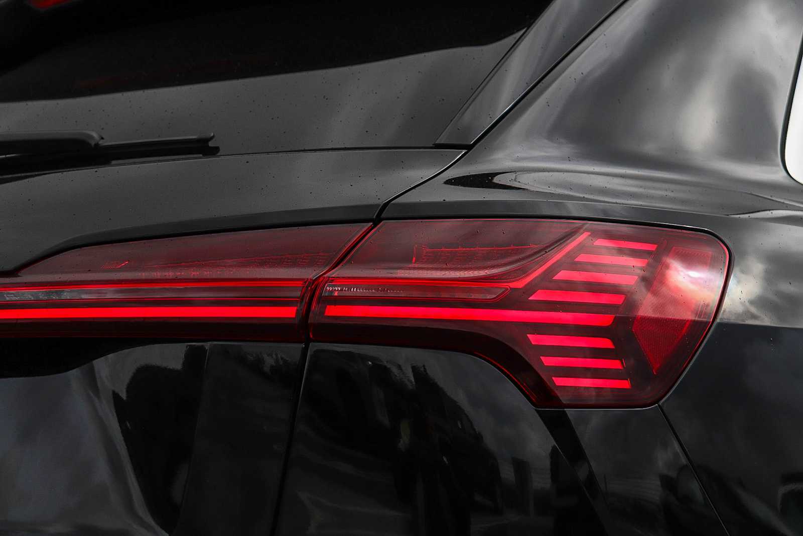 Thumbnail: 2024 Audi Q8 e-tron - 10