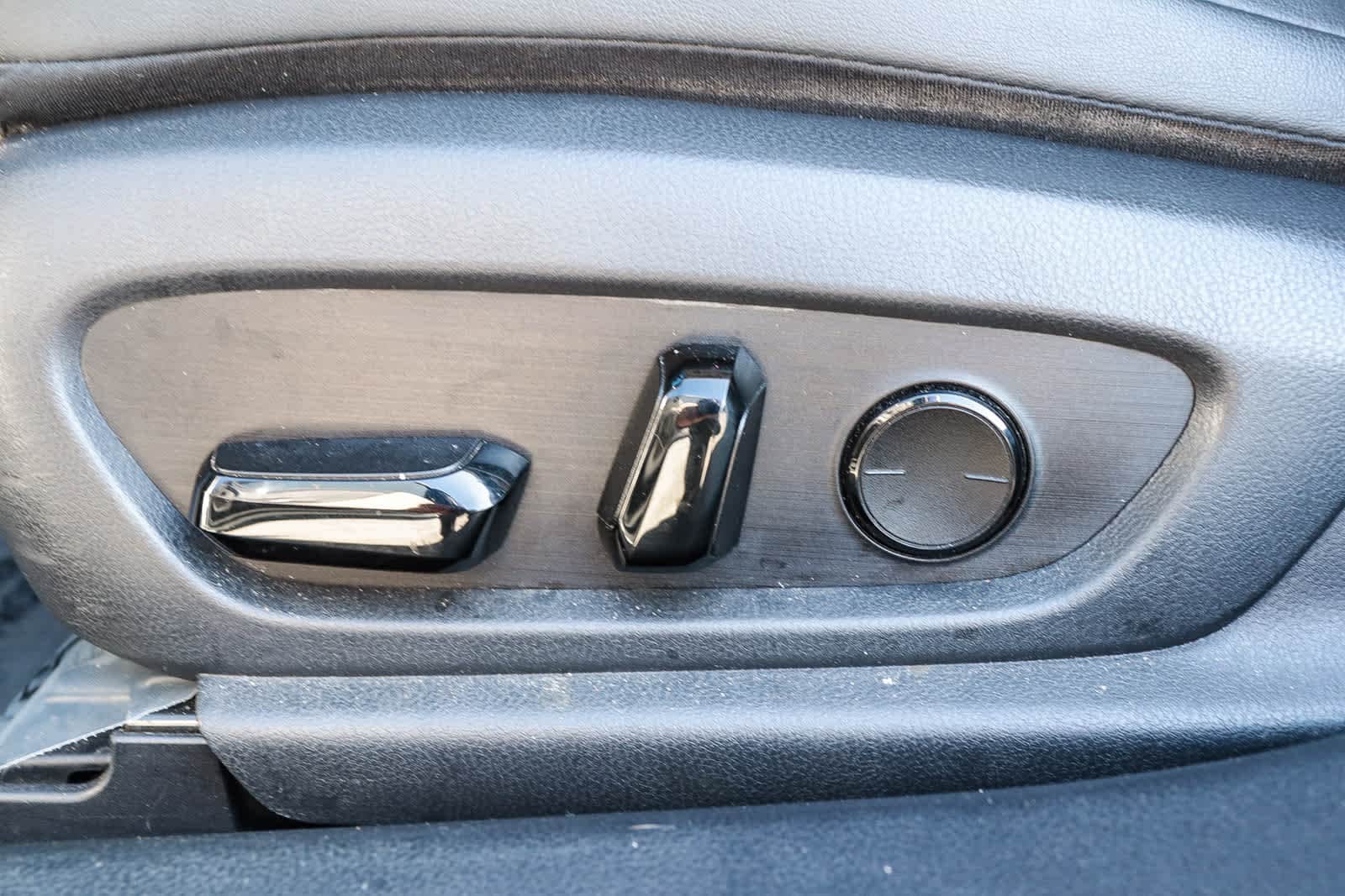 Thumbnail: 2021 Lexus ES - 25