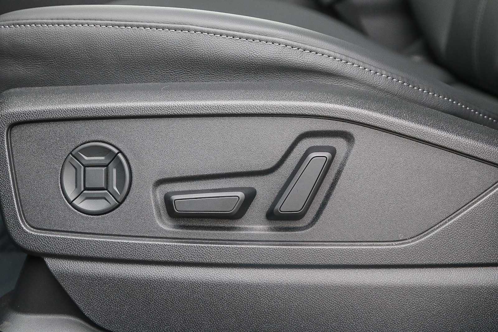 Thumbnail: 2025 Audi Q5 - 21