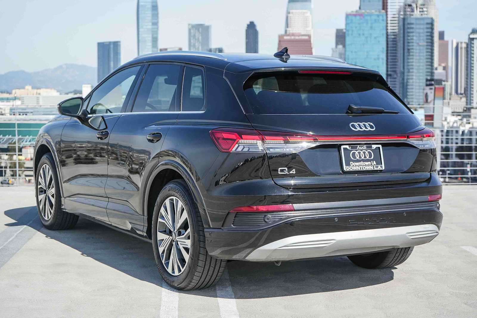 Thumbnail: 2023 Audi Q4 e-tron - 9