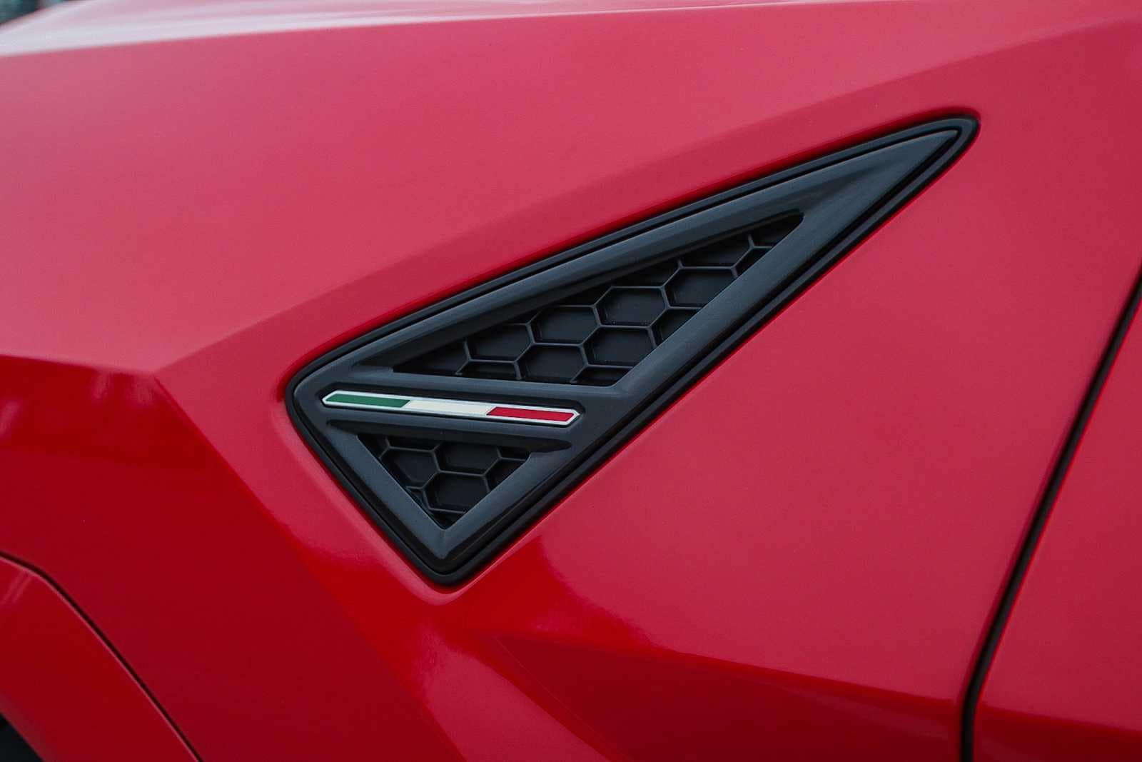 Thumbnail: 2021 Lamborghini Urus - 36