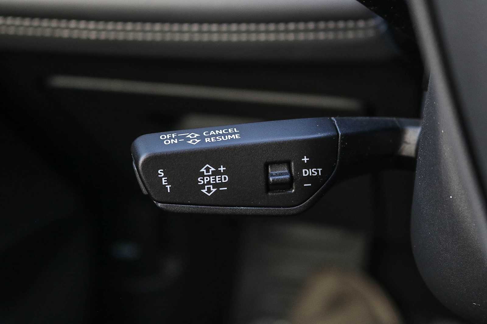 Thumbnail: 2025 Audi Q6 e-tron - 32