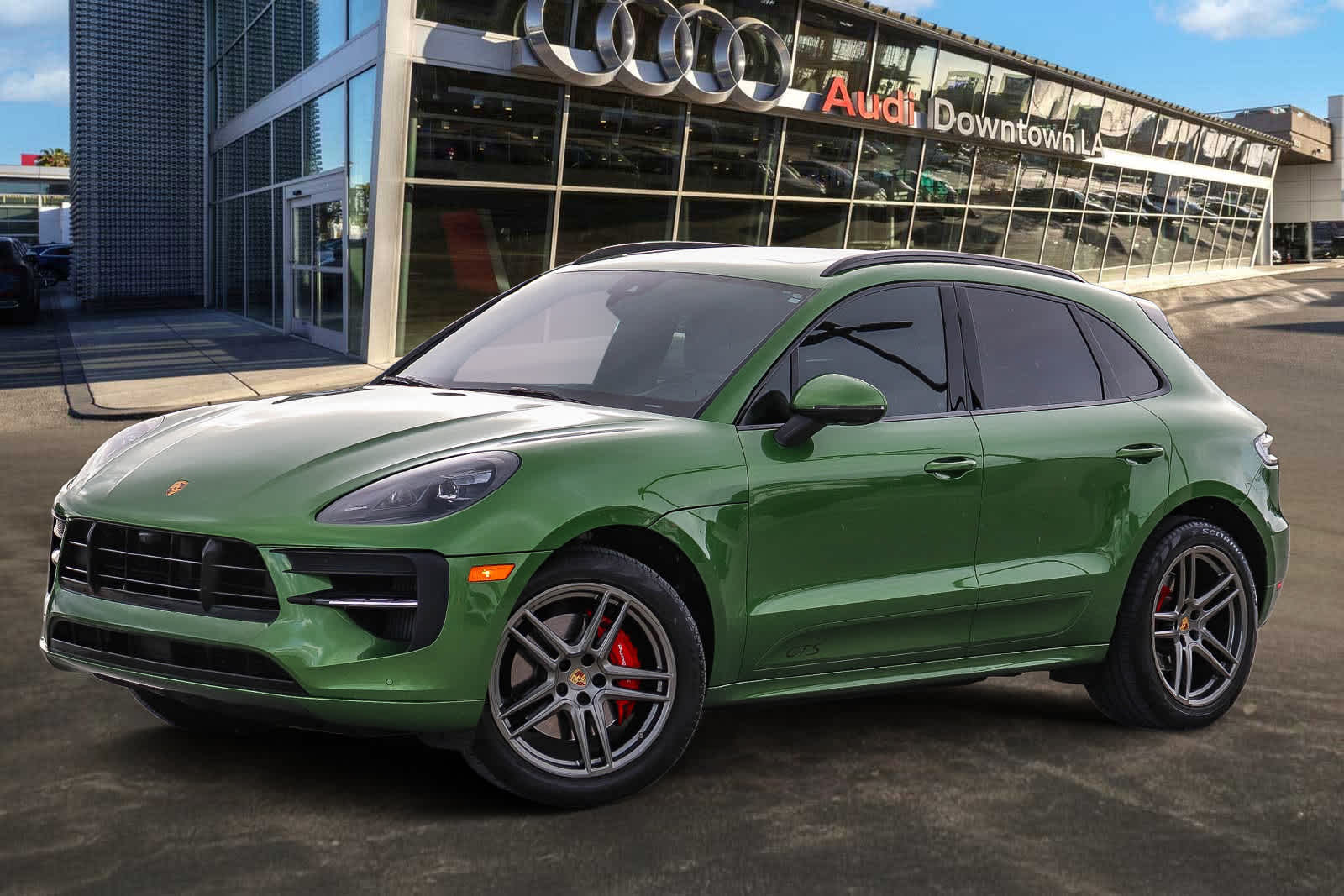 Thumbnail: 2021 Porsche Macan - 1