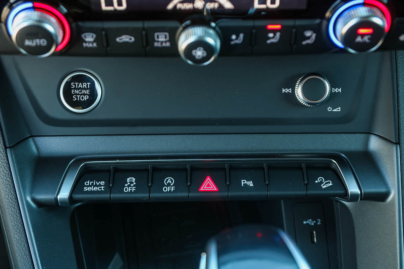 Thumbnail: 2025 Audi Q3 - 31